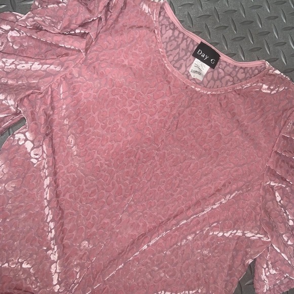 Pink flower velvet top - Picture 3 of 5